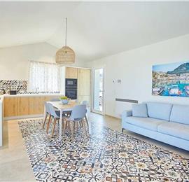 3 bedroom villa with infinity pool and jacuzzi, Scopello, sleeps 5-6